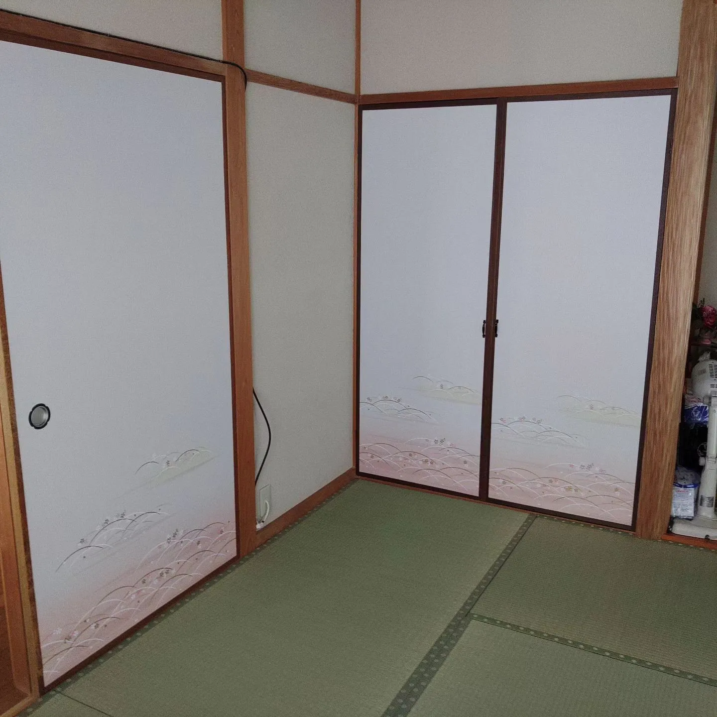 直方市、M様邸の襖張替作業を終了。